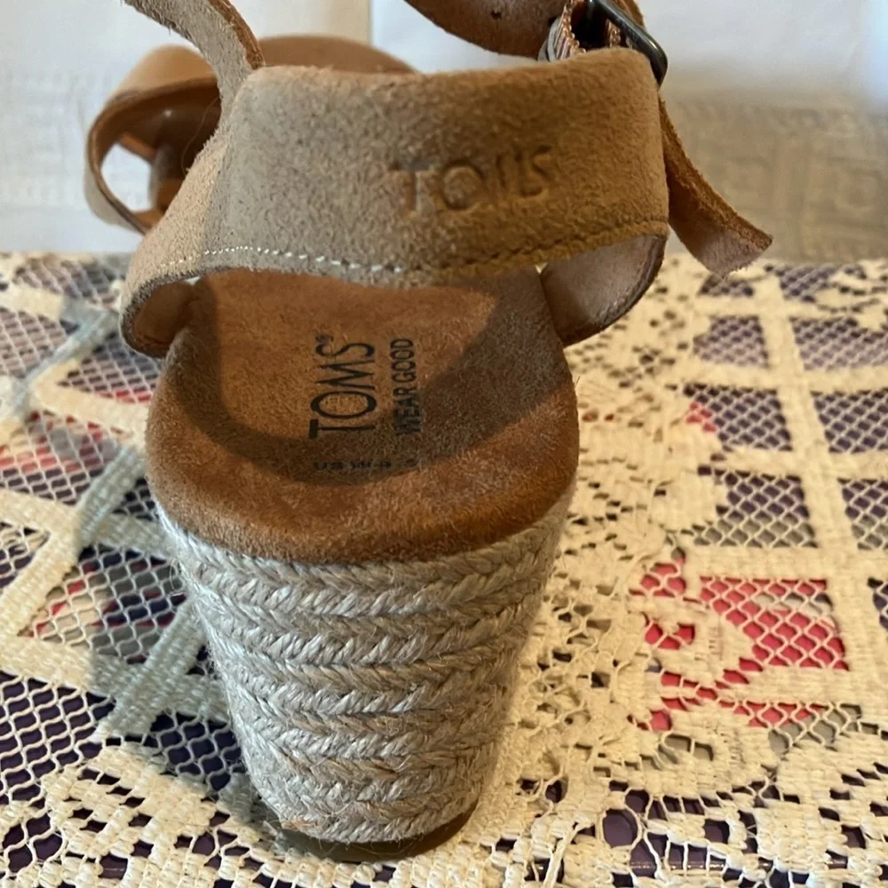 TOMS Women’s Honey Suede Wedge Sandals Sz 9 1/2 Leather Upper Ankle Strap GUC